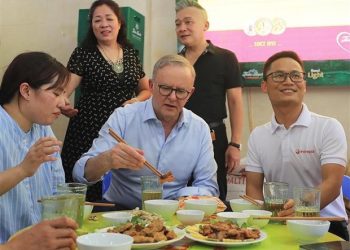 Australian Prime Minister savors Vietnamese cuisine during official visit