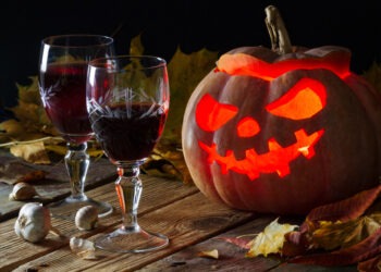 Diplomacy in Disguise: The Art of Fall Fashion for Diplomatic Halloween Events